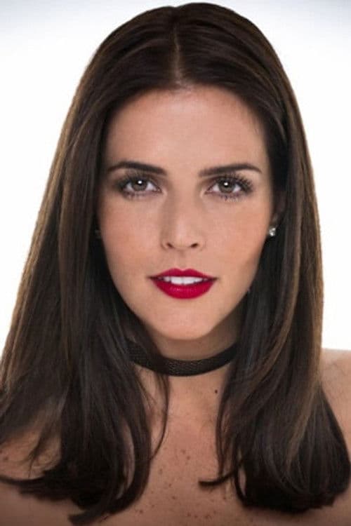 Claudia Álvarez as Margo in Tod@s Caen
