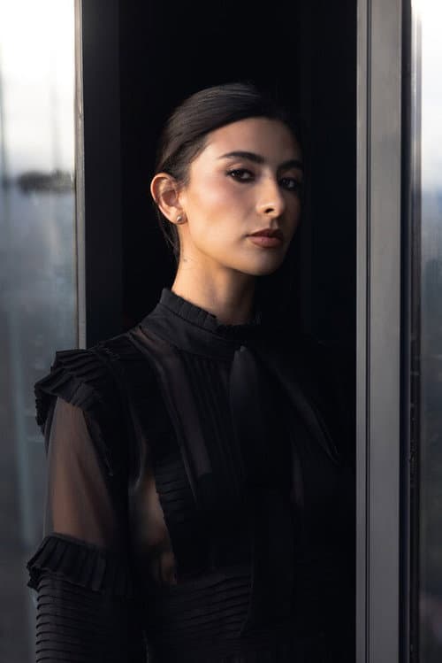 Paola Ramones as Moribunda (voice) in Las leyendas: El origen
