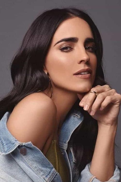 Bárbara de Regil as Regina in Accidental Partners