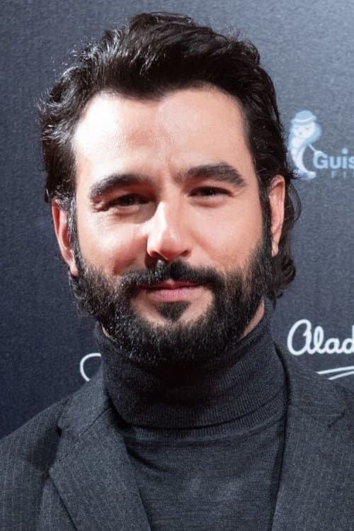 Antonio Velázquez as Hugo in 4 Moons