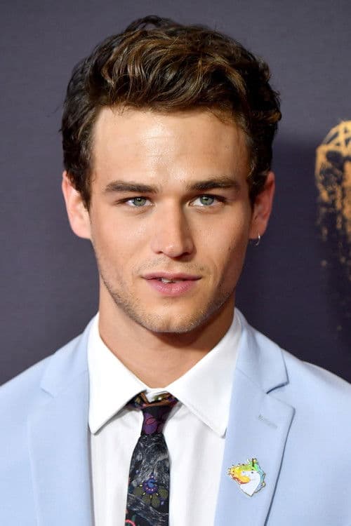 Brandon Flynn as Josh in The Parenting