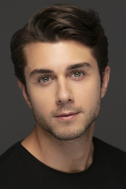 Onur Seyit Yaran as Sinan in Summer House