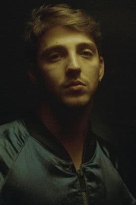 Oriol Colomar as Master in Mia