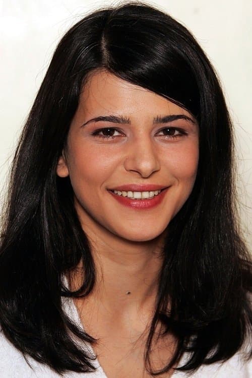 Lale Yavaş as Lea Neumann in The Last Train