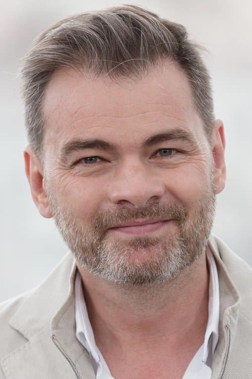 Clovis Cornillac as Maxime, son of Olga and Jacques in Mes héros
