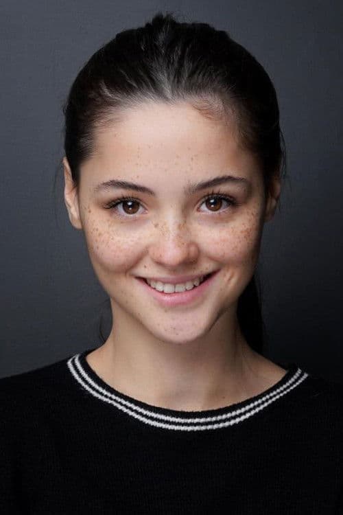 Derya Pınar Ak as Zeynep in Summer House