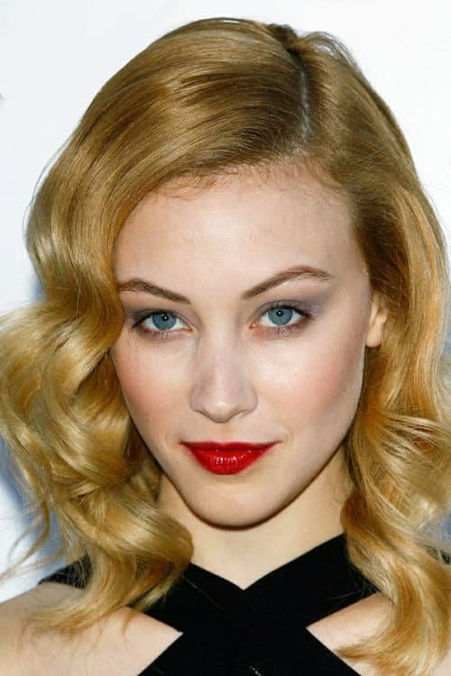 Sarah Gadon as Alyssa in Corner Office