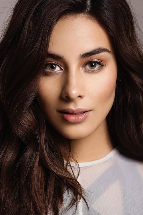 Esmeralda Pimentel as Ceci in You've Got This