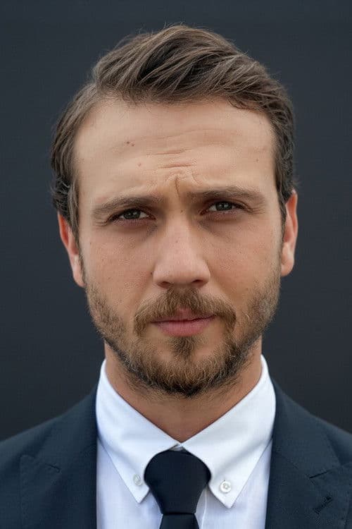 Aras Bulut İynemli as Memo in Miracle in Cell No. 7