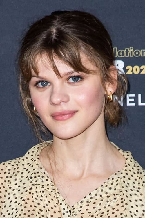 Céleste Brunnquell as Rosa in No Love Lost