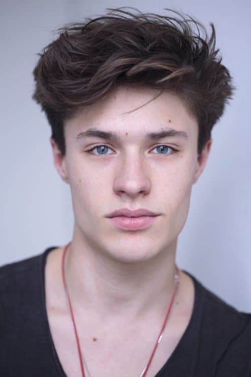 Gijs Blom as Sieger in Boys
