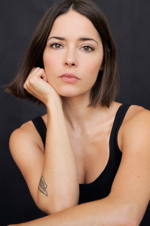 Sarah Lind as Zee Madieras in A Beautiful Place to Die: A Martha's Vineyard Mystery