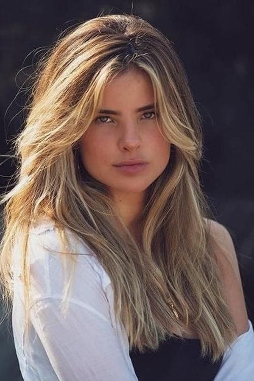 Giulia Be as Nina in Beyond the Universe