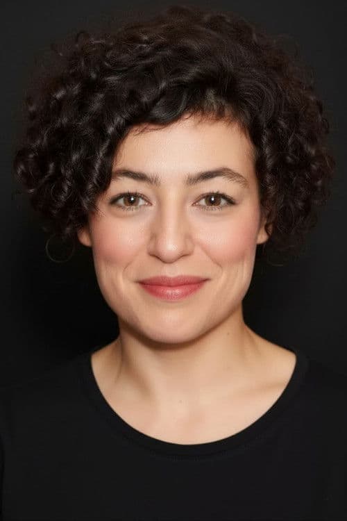 Nergis Öztürk as Nadire in Bergen