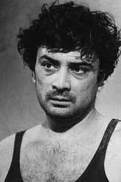 Victor Cavallo as Proietti, detto "Er Soffia" in Piedipiatti