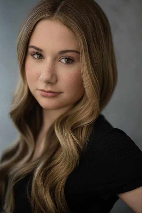 Ava Grace Cooper as Tessa in Holiday Date