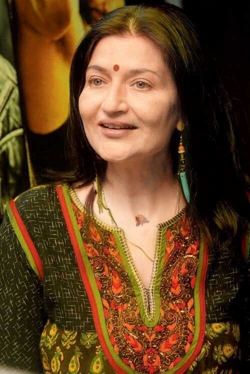 Sarika as Dr. Zoya Ali Khan in Jab Tak Hai Jaan