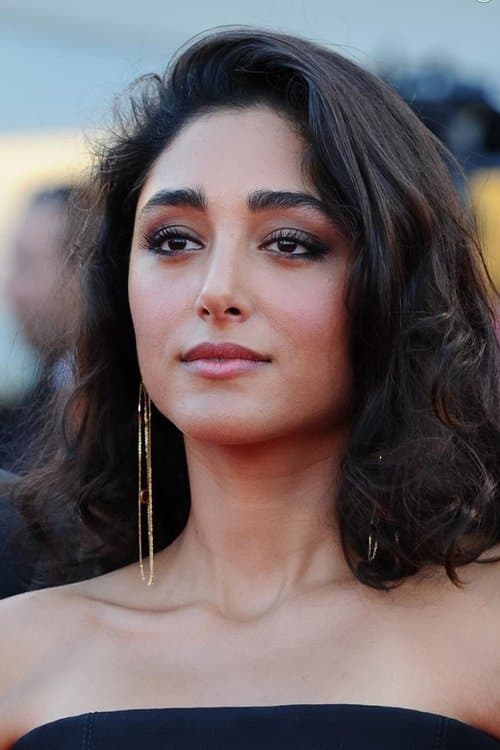 Golshifteh Farahani as Sarah in The Night Eats the World