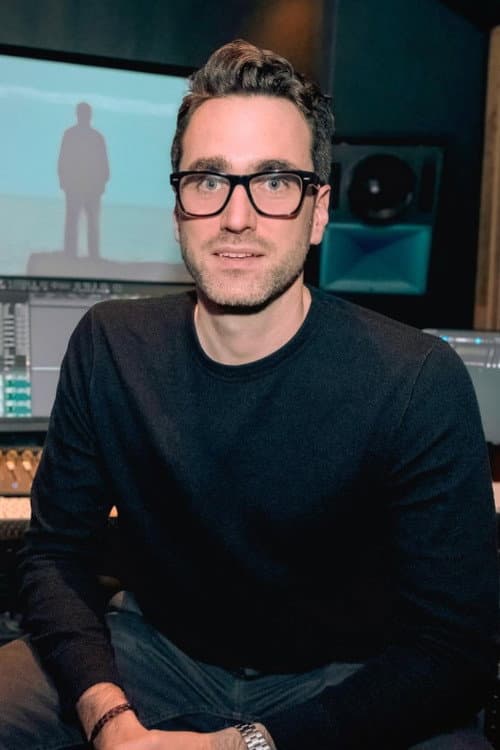 Nick Ainsworth as Various (voice) in In a Heartbeat