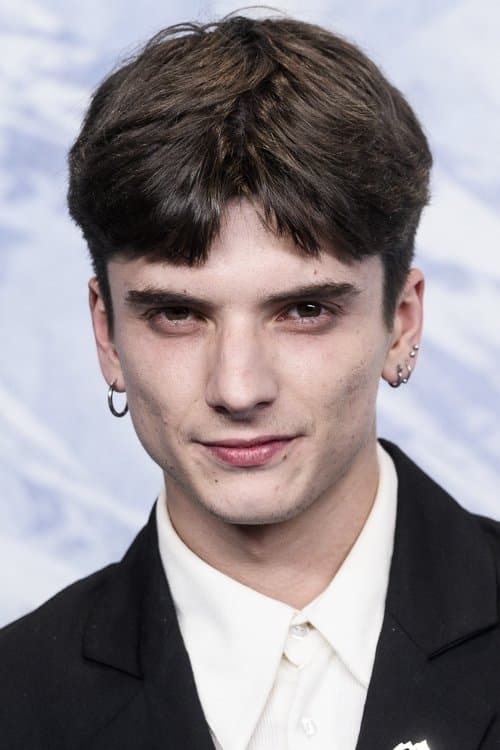 Matías Recalt as Roberto Canessa in Society of the Snow