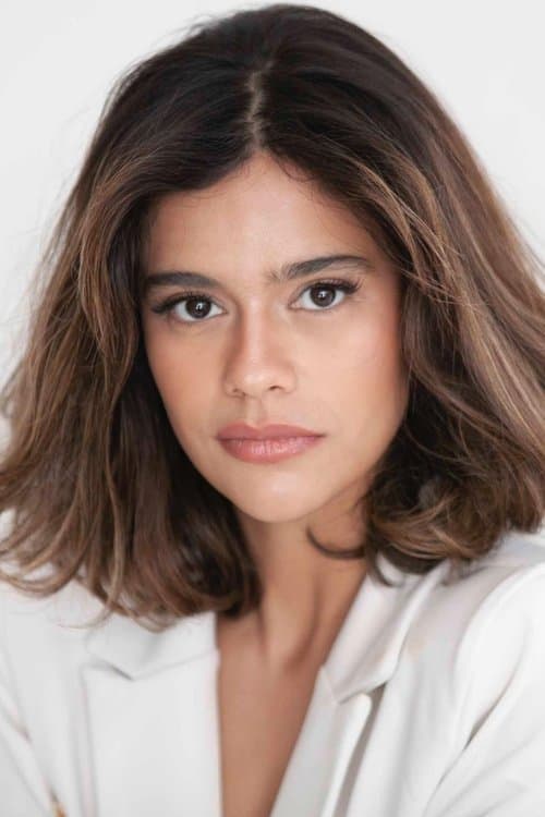 Arianne Botelho as Camila in Caramelo