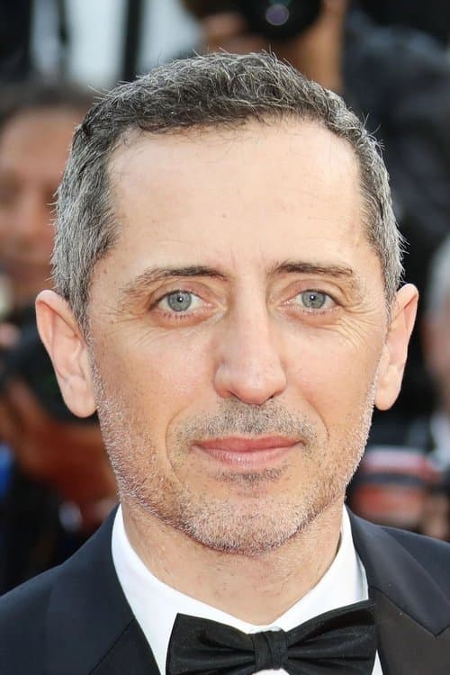 Gad Elmaleh as Schmuel Weismann in The Round Up