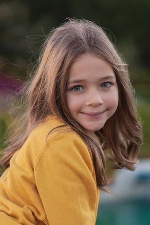 Nisa Sofiya Aksongur as Ova in Miracle in Cell No. 7