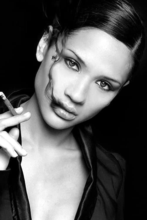 Dany Verissimo-Petit as Lola in District B13