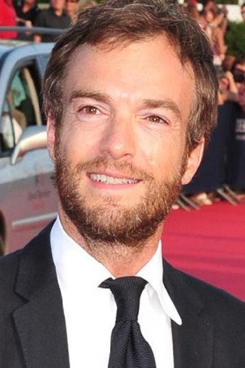 Jonathan Lambert as Bob Marshall in Reality