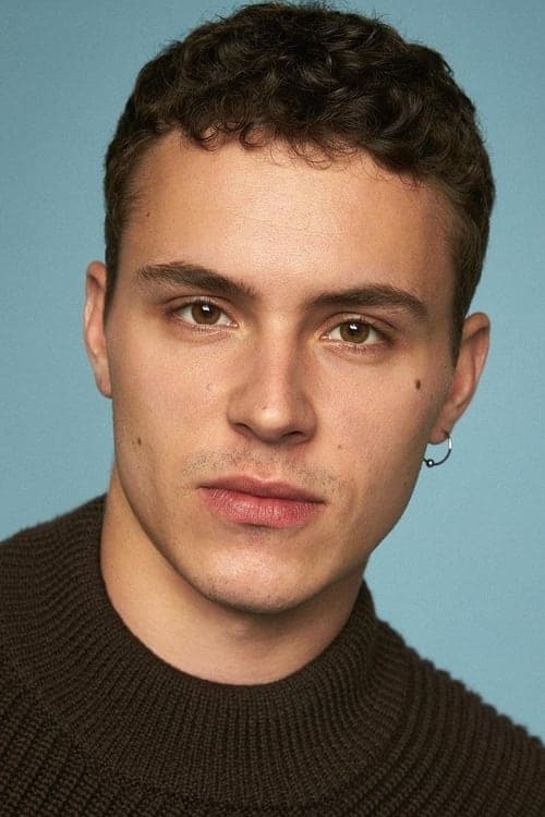 Arón Piper as Iván Márquez in The Courier