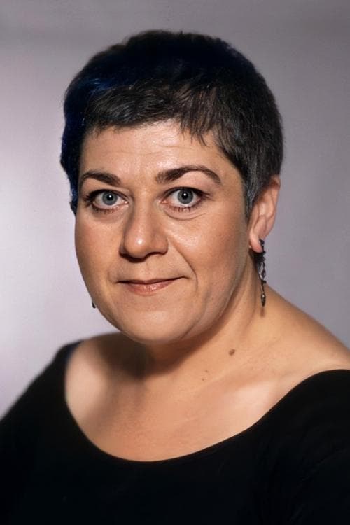 Serra Yılmaz as Esra in The Goddess of Fortune