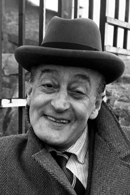 Totò as Antonio Lumaconi / Totò le Moko in Totò le Mokò