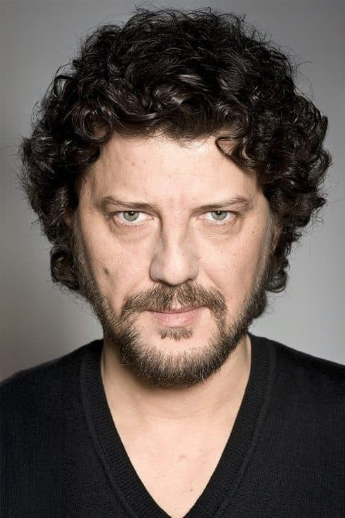 İlker Aksum as Askorozlu in Miracle in Cell No. 7