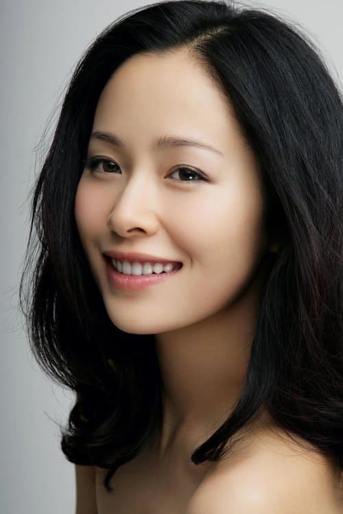 Jiang Yiyan as Mu-yung Chiu-ti in Sword Master