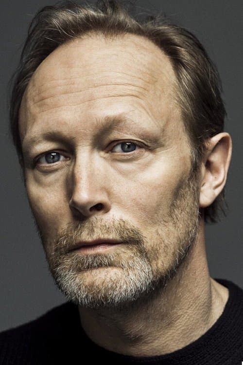 Lars Mikkelsen as Oberstløjtnant Hintz in April 9th