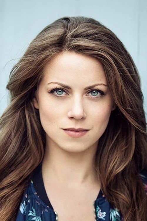 Alice Dwyer as Hanni Lévy in The Invisibles