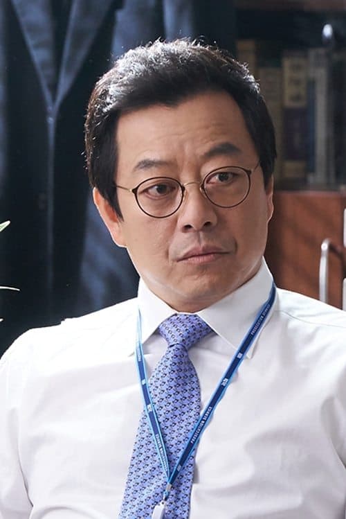 Lee Ki-young as Kuto in Night in Paradise