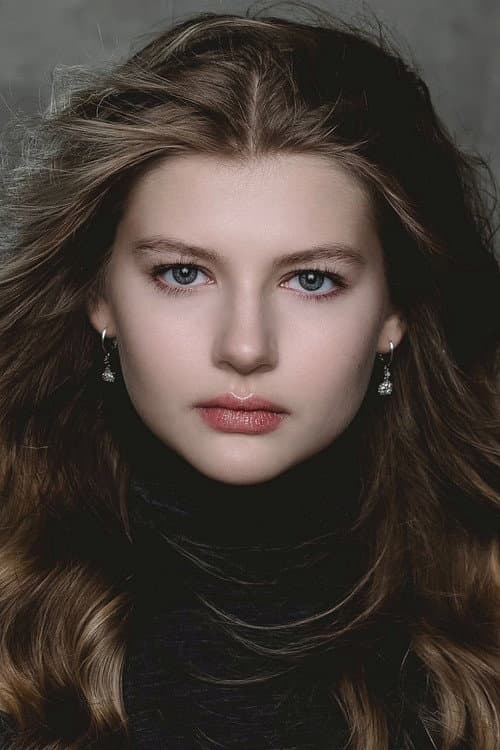 Elizaveta Bugulova as Chloe in Altered