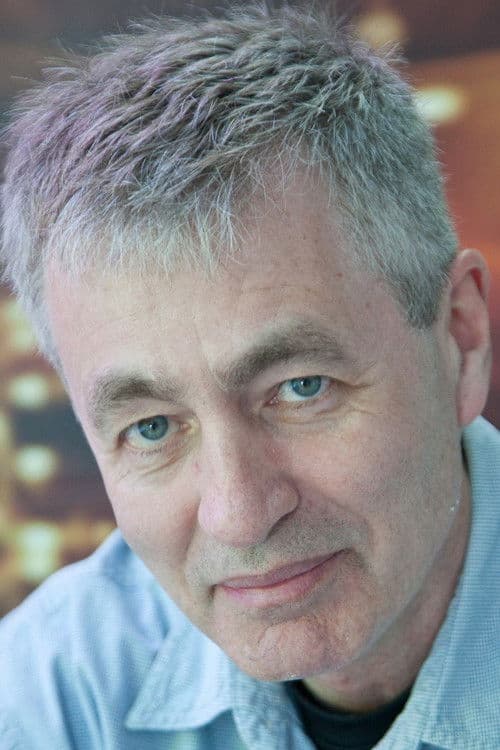 Steve James as Narrator (voice) in Hoop Dreams
