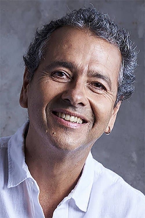 Marcos Palmeira as Tom Rodrigues in Minha Vida em Marte