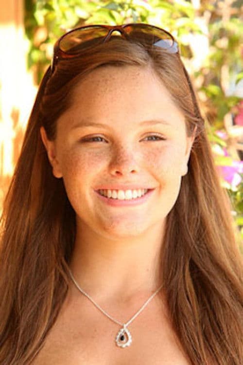 Barbara Probst as Justine in Demi-sœurs