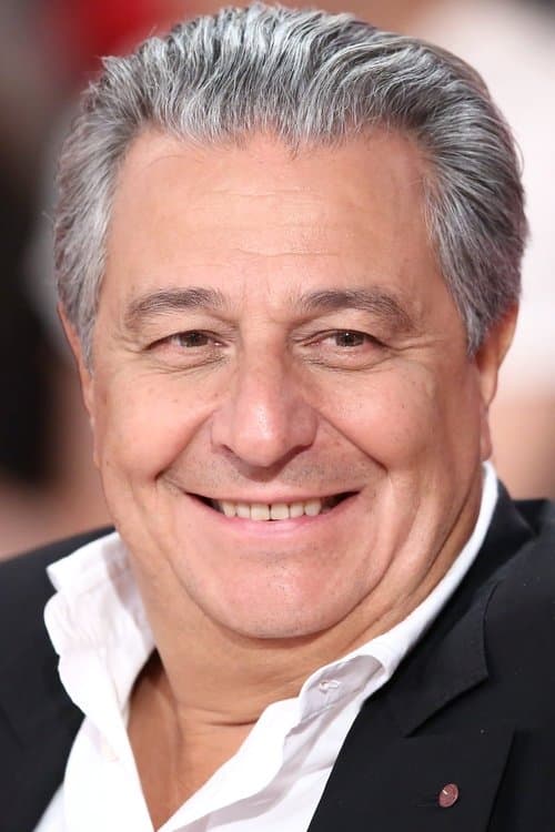 Christian Clavier as Claude Verneuil in Serial (Bad) Weddings 2