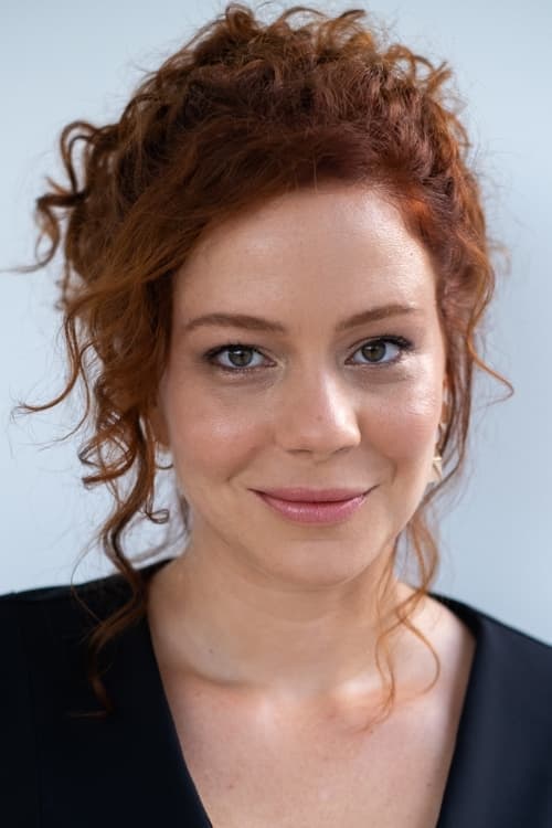 Leandra Leal as Lúcia in Bingo: The King of the Mornings