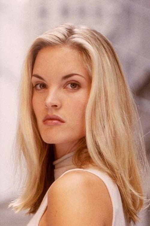 Bridgette Wilson-Sampras as Sonya Blade in Mortal Kombat