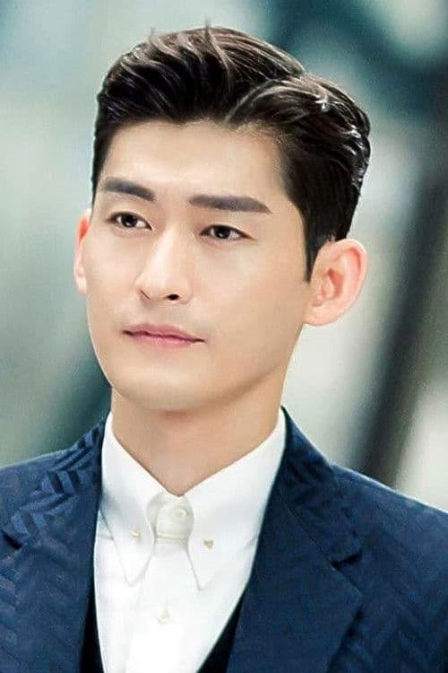 Hans Zhang as Zhuo Yifan in Wolf Warrior 2