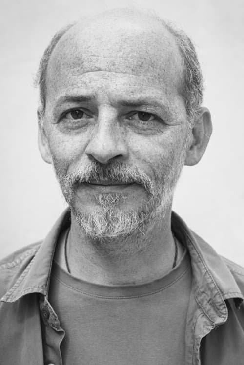 Lourenço Mutarelli as Carlos in The Second Mother