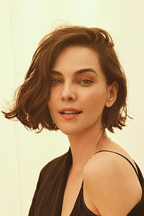 Tainá Müller as Angélica in Bingo: The King of the Mornings
