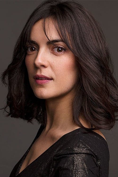 Beatriz Arjona as Alma in Buen Camino