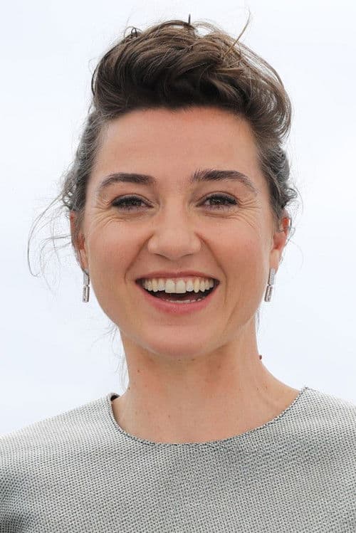 Nina Meurisse as Agente de l'OFPRA in Souleymane's Story