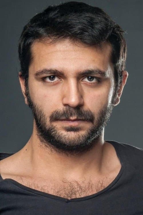 Musab Ekici as Kenan in About Dry Grasses